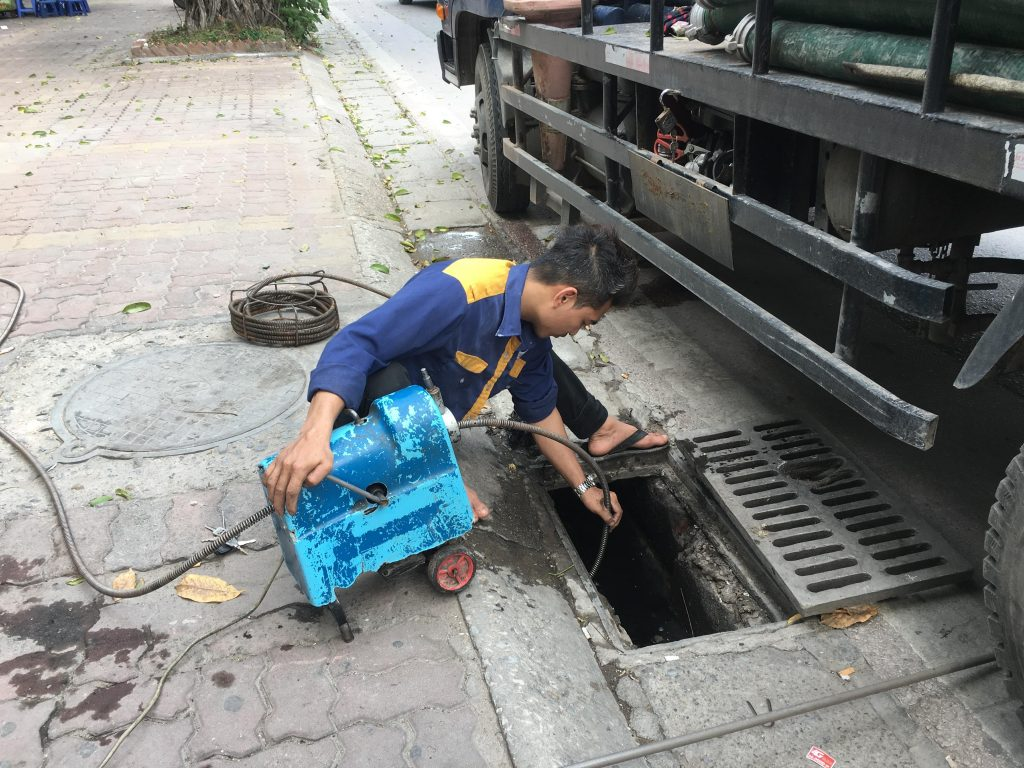 Hút bể phốt tại Âu Cơ