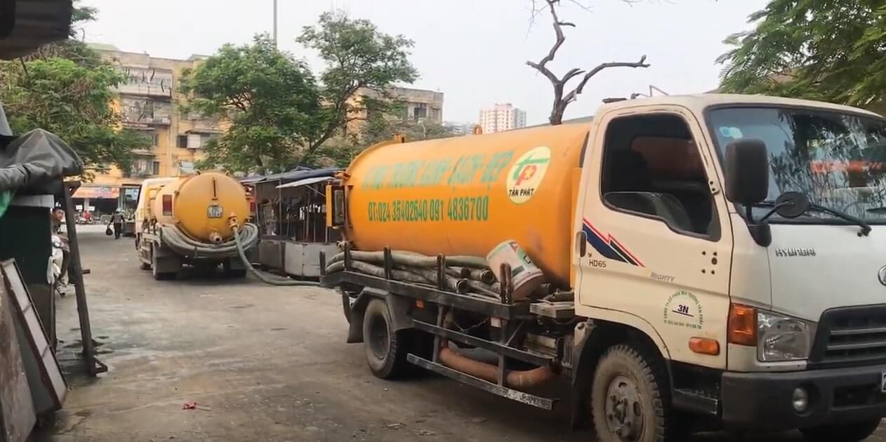   Hình ảnh xe hút bể phốt của Tấn Phát đang hoạt động