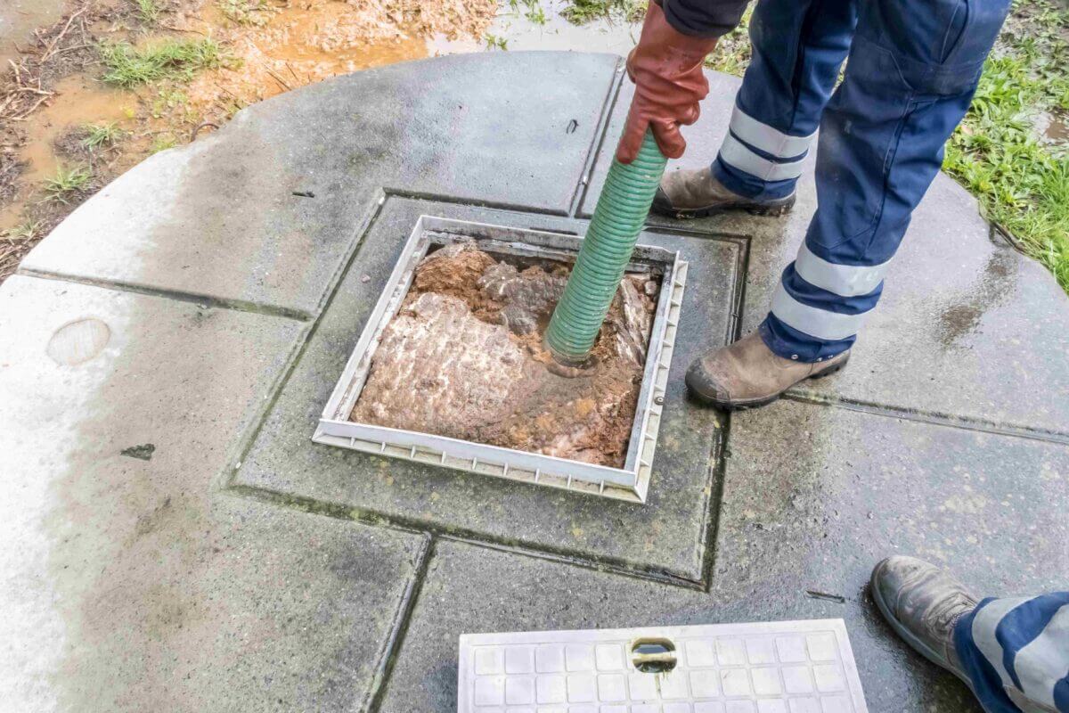 Khách hàng nên nắm bắt báo giá hút bể phốt để chủ động khi sử dụng dịch vụ